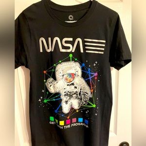 Black NASA akademiks T-shirt   Size small